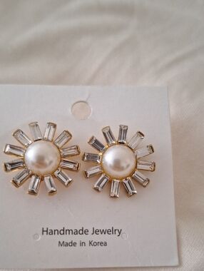 Handmade Pearl & Crystal Sunburst Stud Earrings - Gold and White